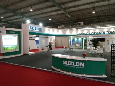 Curve exhibition stand
